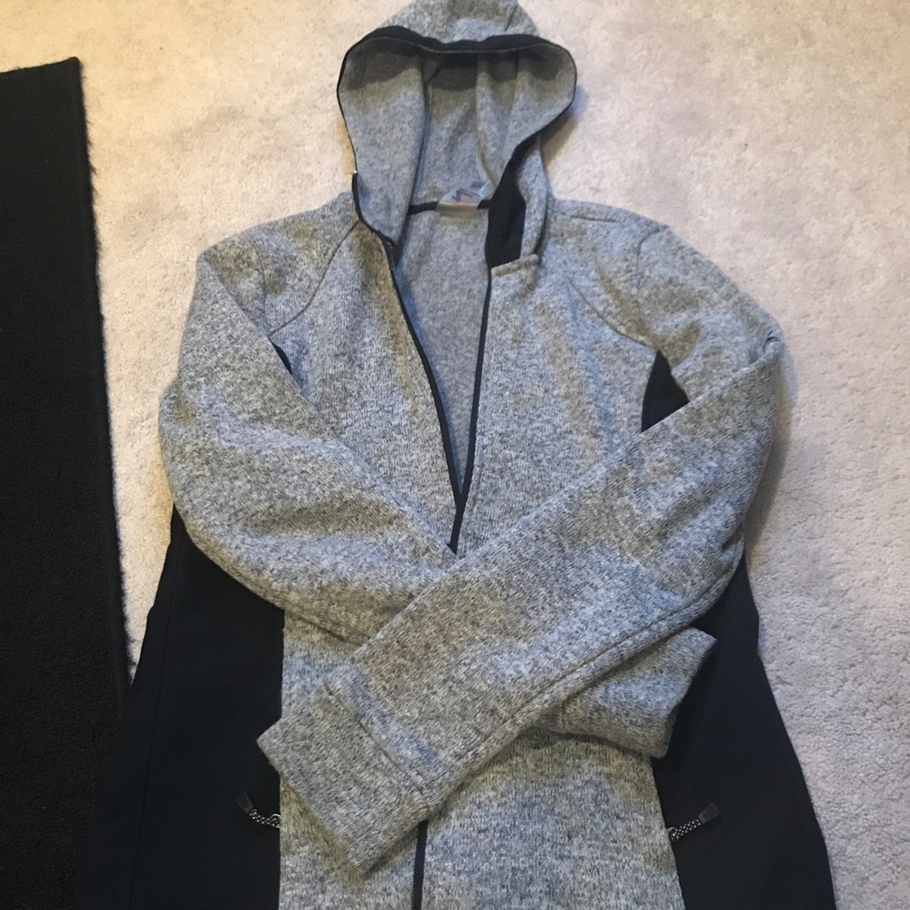 Super warm nice jacket, never worn!!